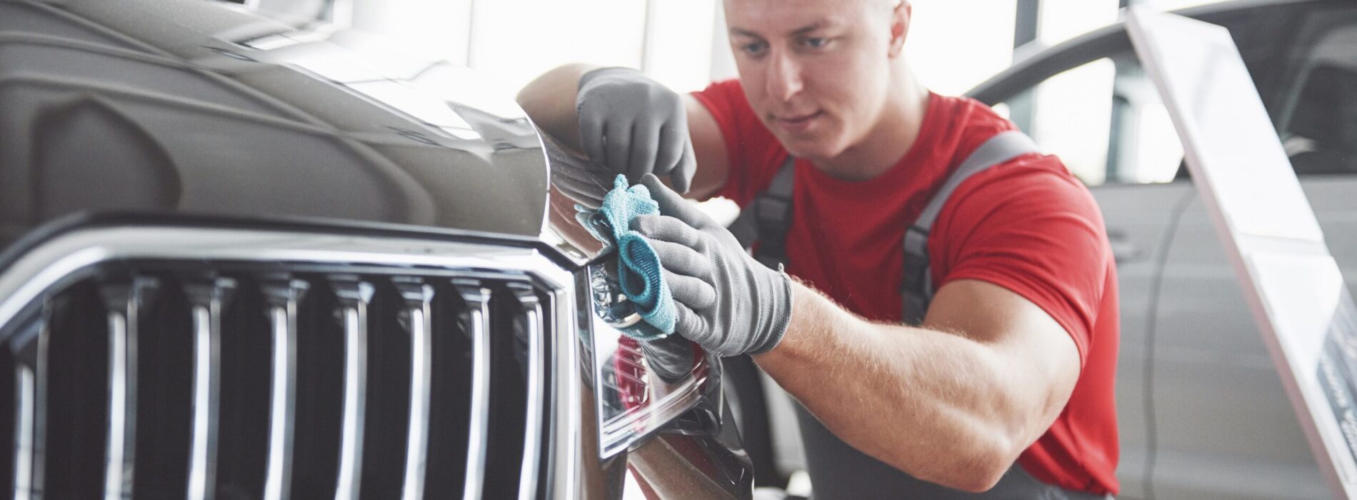 Jak wypolerować lampy samochodowe?